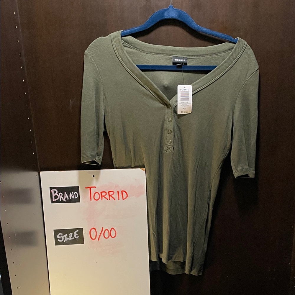LastChanceB4GoodWill Torrid Sage Green Short Sleeve Top